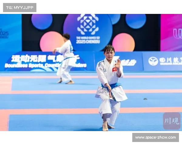 力量与美感交织下的选手动作生动展现空手道运动独特魅力 力量与美感交织下的选手动作生动展现空手道运动独特魅力